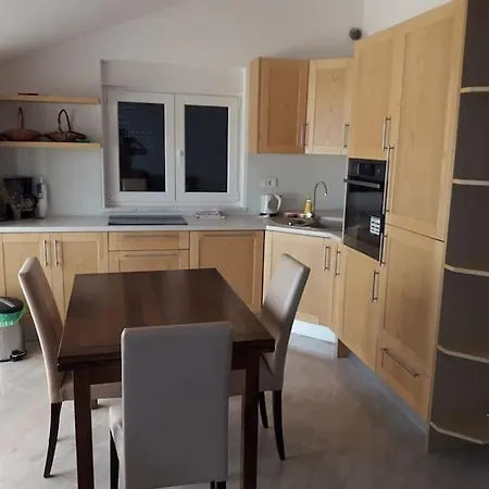 Comfortable Seaview App נייביצה